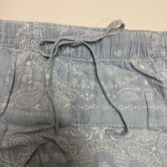 Tahari Women’s Fray Hem Drawstring Shorts Size Small Light Blue Ivory Bandana - Picture 3 of 10